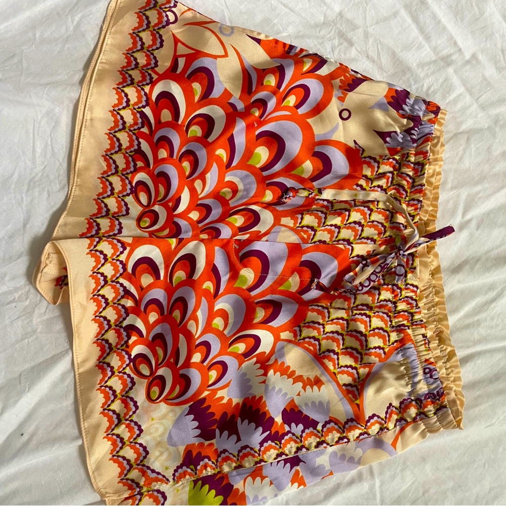 women’s zara shorts, in amazing condition, never worn, size XS